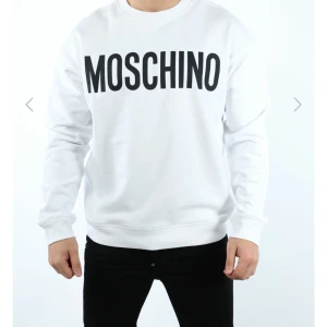 Moschino sweatshirt - Köpte fel storlek till min kille, använd 1 gång💗Storlek L, Nypris 2995 kr, pris går att diskutera vid snabb affär