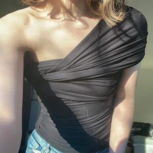 Topp Day Birger Et Mikkelsen  - Off shoulder asymmetrisk topp