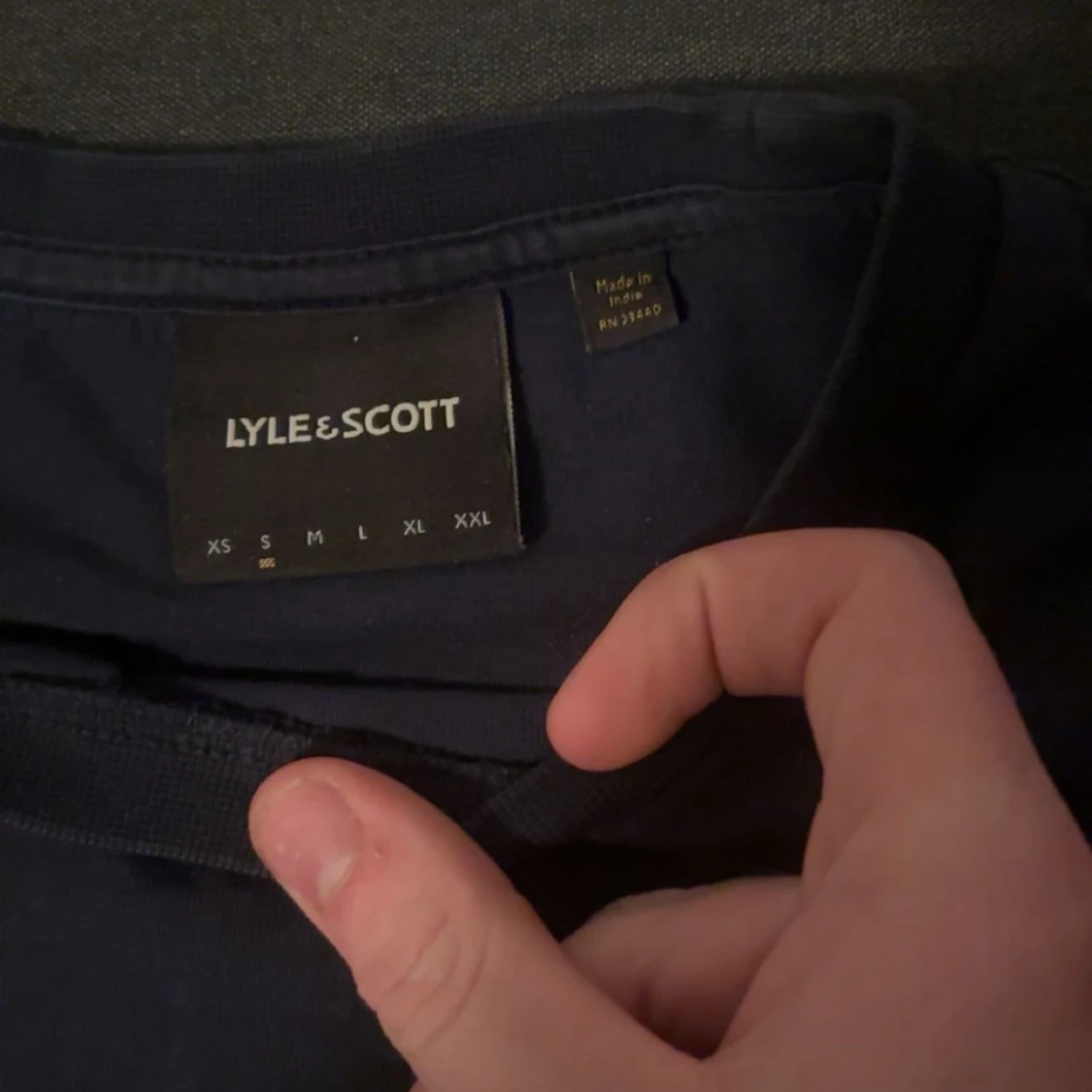 Mörkblå t-shirt från Lyle & Scott - 1