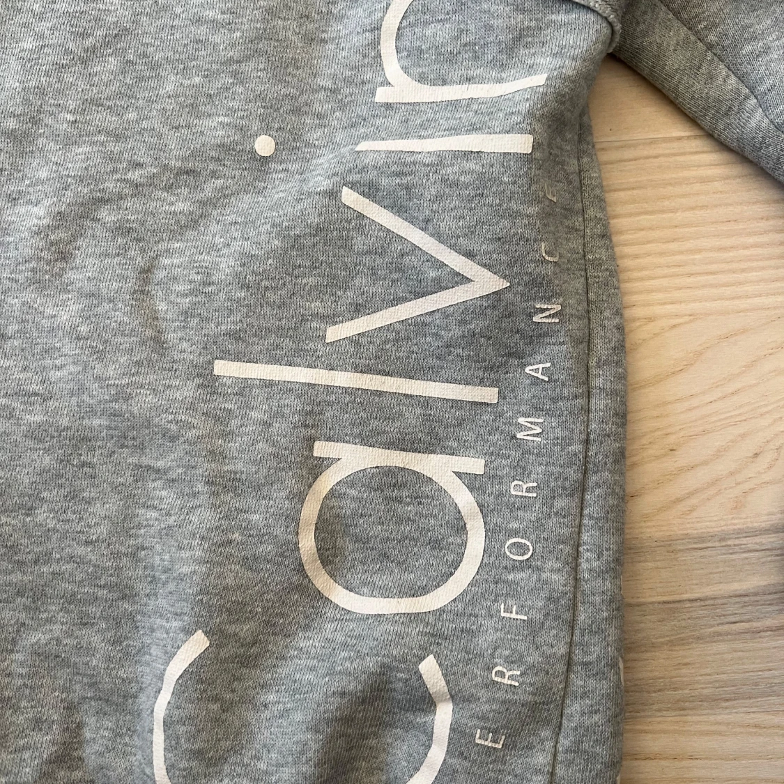 Grå sweatshirt från Calvin Klein - 1