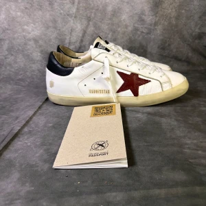 Golden goose superstar sneaker - Mycket fint skick | Size 40 | golden goose passport medföljer | fraktar spårbart inom 24 timmar med PostNord eller instabox