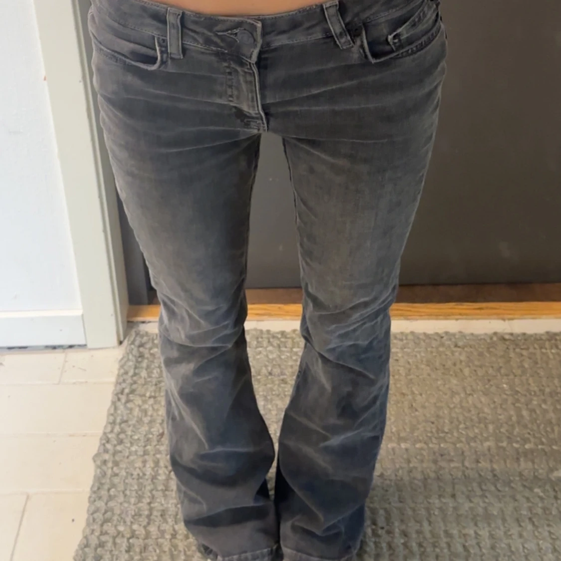 Svarta bootcut jeans - 2