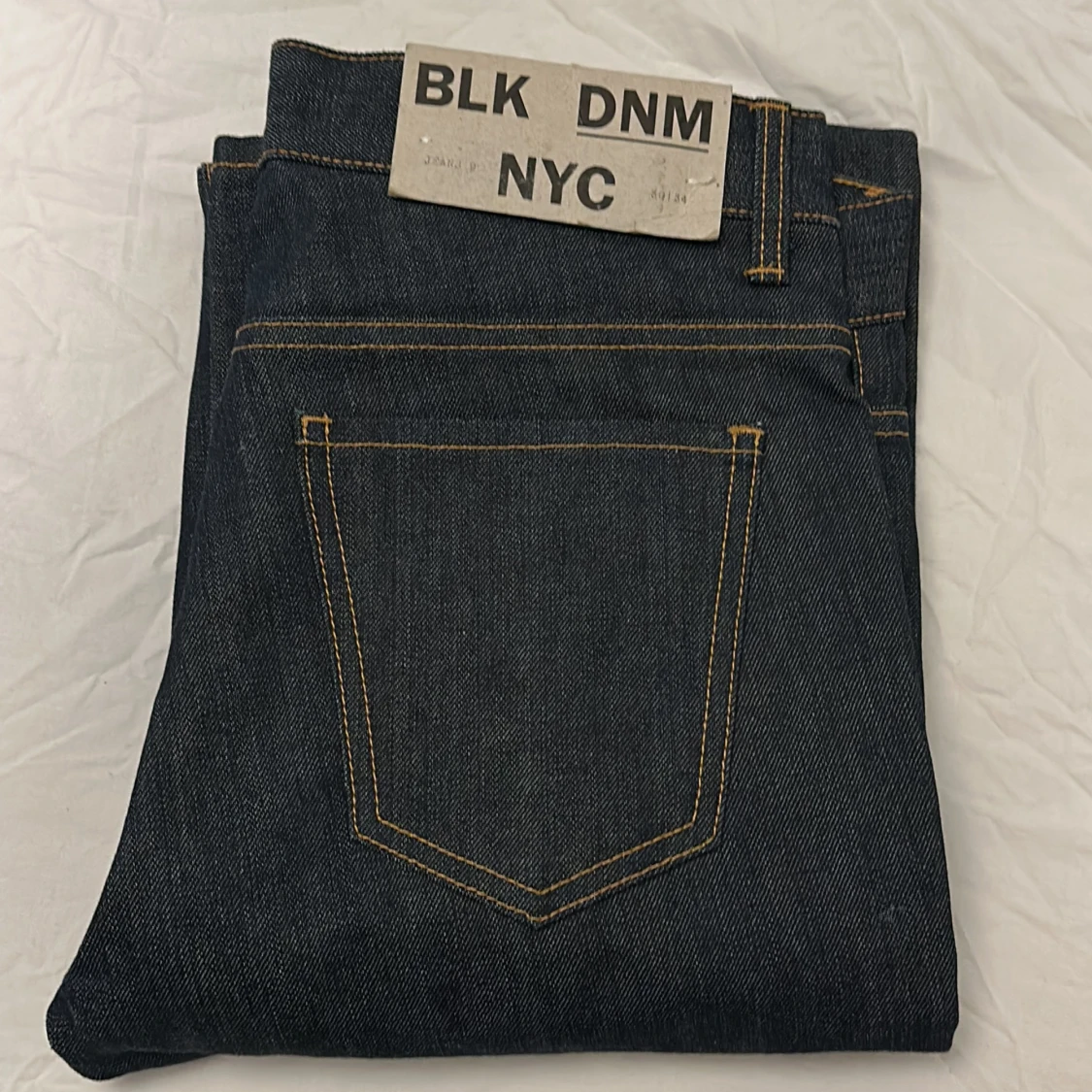 Mörkblå jeans från BLK DNM NYC - 3
