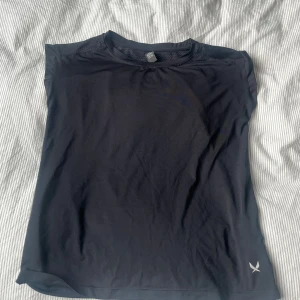 Svart träningstopp från SOC - Svart träningstopp från SOC. Köpt på stadium. 