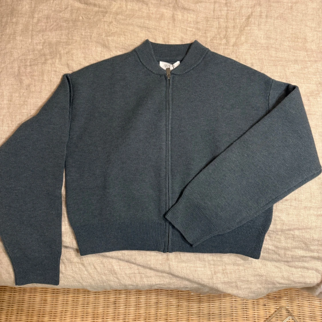 Blå stickad bomberjacka från Zara - 2