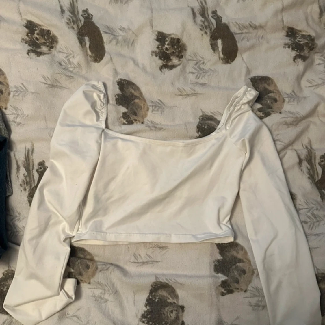 Vit croppad långärmad topp med puffärmar - 1