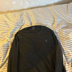 Ralph lauren Merino stickad  - Ralph lauren Stickad tröja i materialet merino ull, i mycket bra skick 