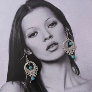 Örhängen- Silver  - Skriv till oss om frågor vid t.ex storlek osv! 