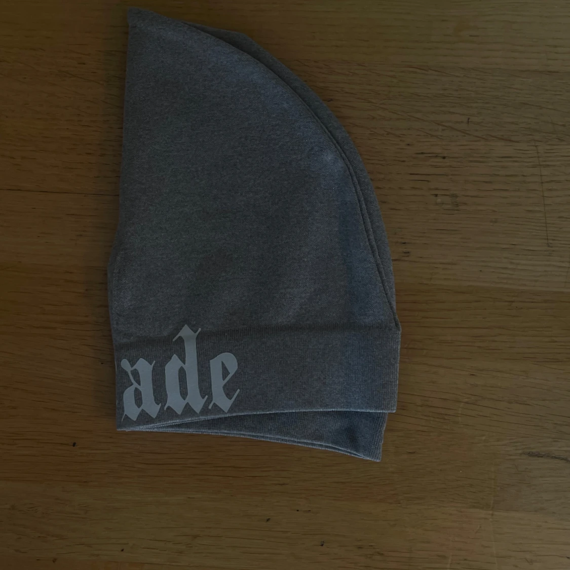 Grå mössa från Cascade - 2