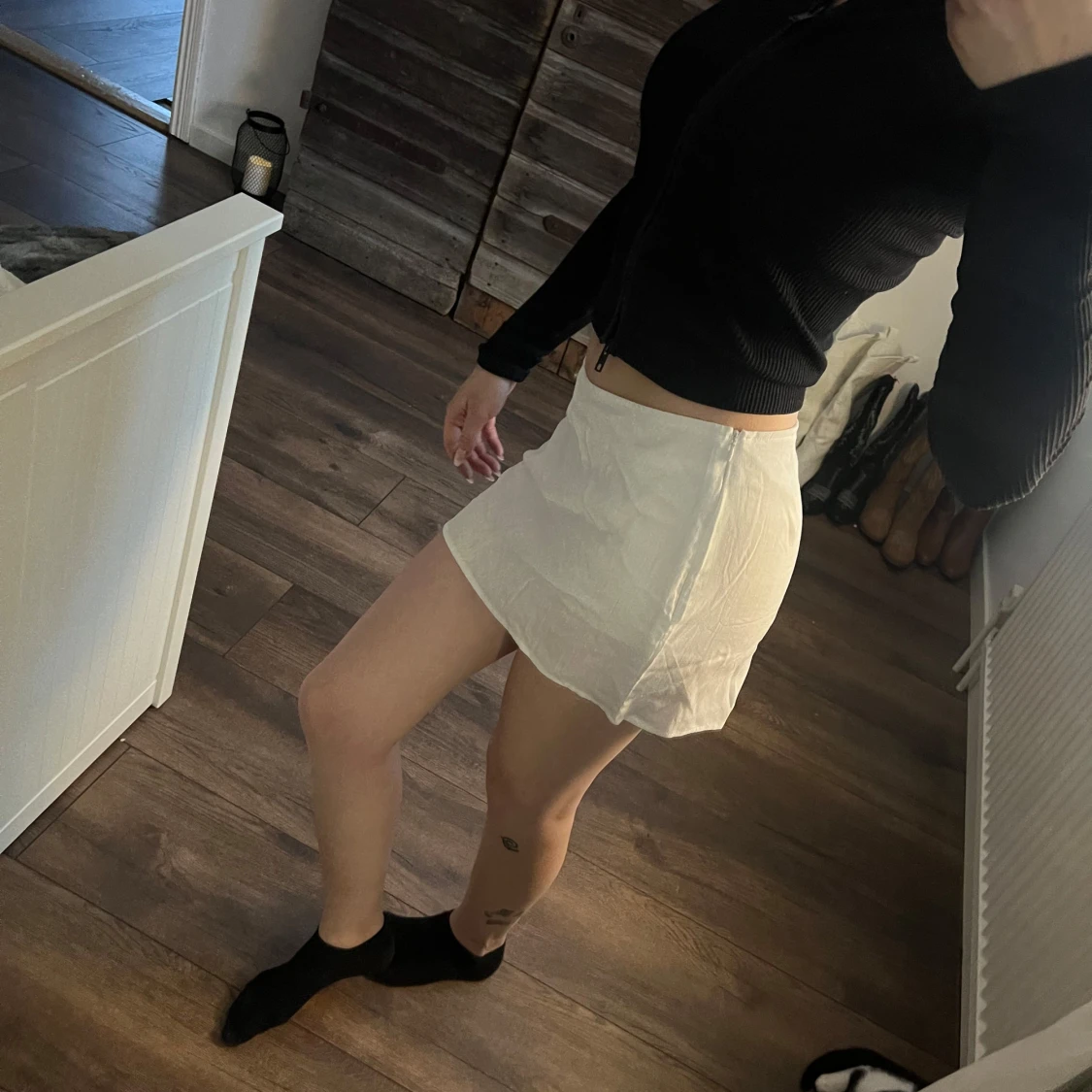 Vit minikjol med slits  - 1