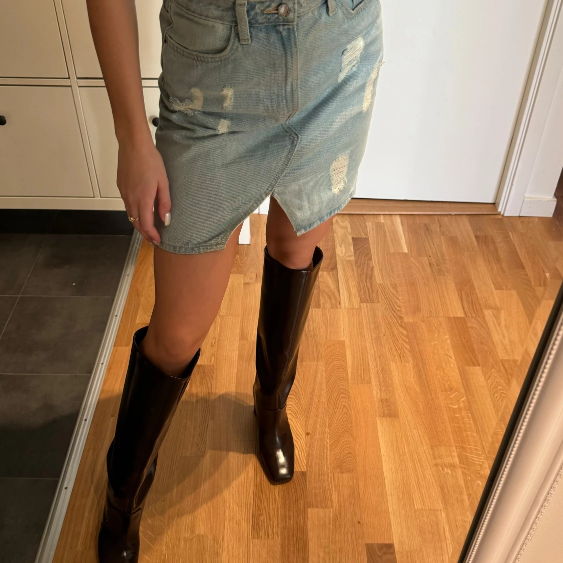 Jeanskjol med slitningar - 1