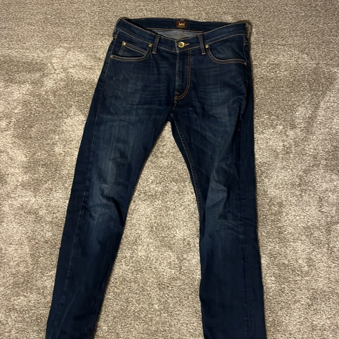 Mörkblå jeans från Lee