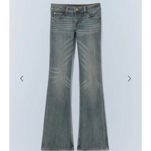Blå bootcut jeans - Snygga blå bootcut jeans från Cheap Monday. Helt nya, inte använda! SLUTSÅLDA på weekdays hemsida! Strl W25 L32