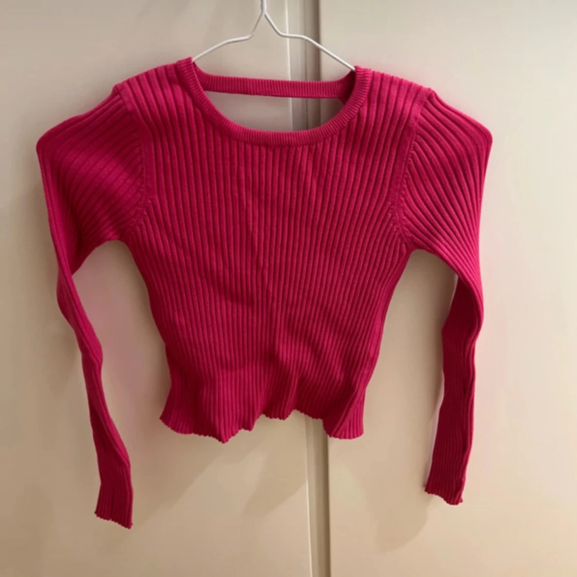 Rosa ribbad tröja med rosett - 1