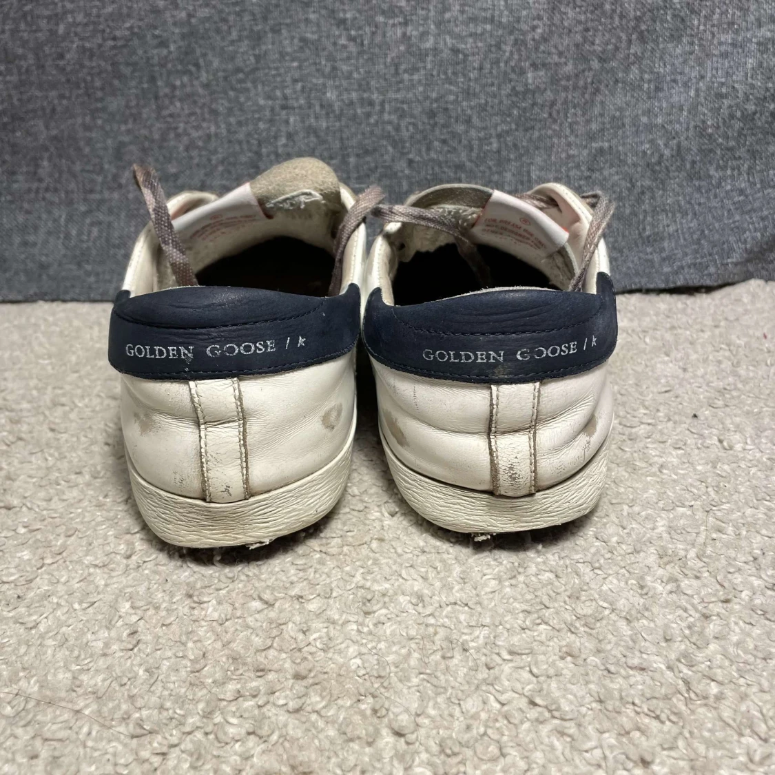 Vita sneakers med stjärndetalj från Golden Goose - 2