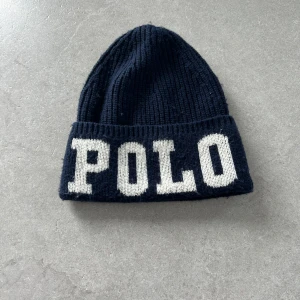 Ralph lauren mössa  - Säljer min Ralph Lauren mössa, inte används särskilt mycket och därför i inprincip nyskick. Hör av er vid frågor! 