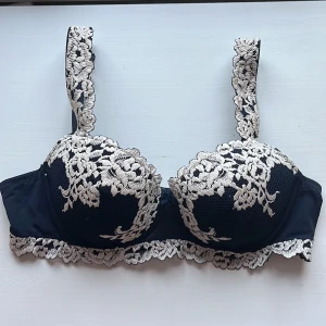 Intimissimi bh - Jättesnygg intimissmi bh i storlek 75B!😁✨💗Använd ett fåtal gånger! Skriv om du har frågorrr!💗💗