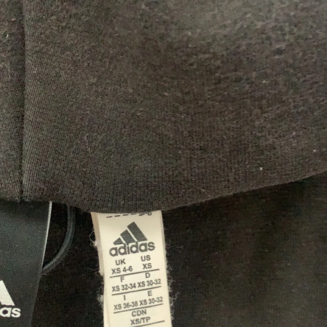 Svart hoodie från Adidas - 4