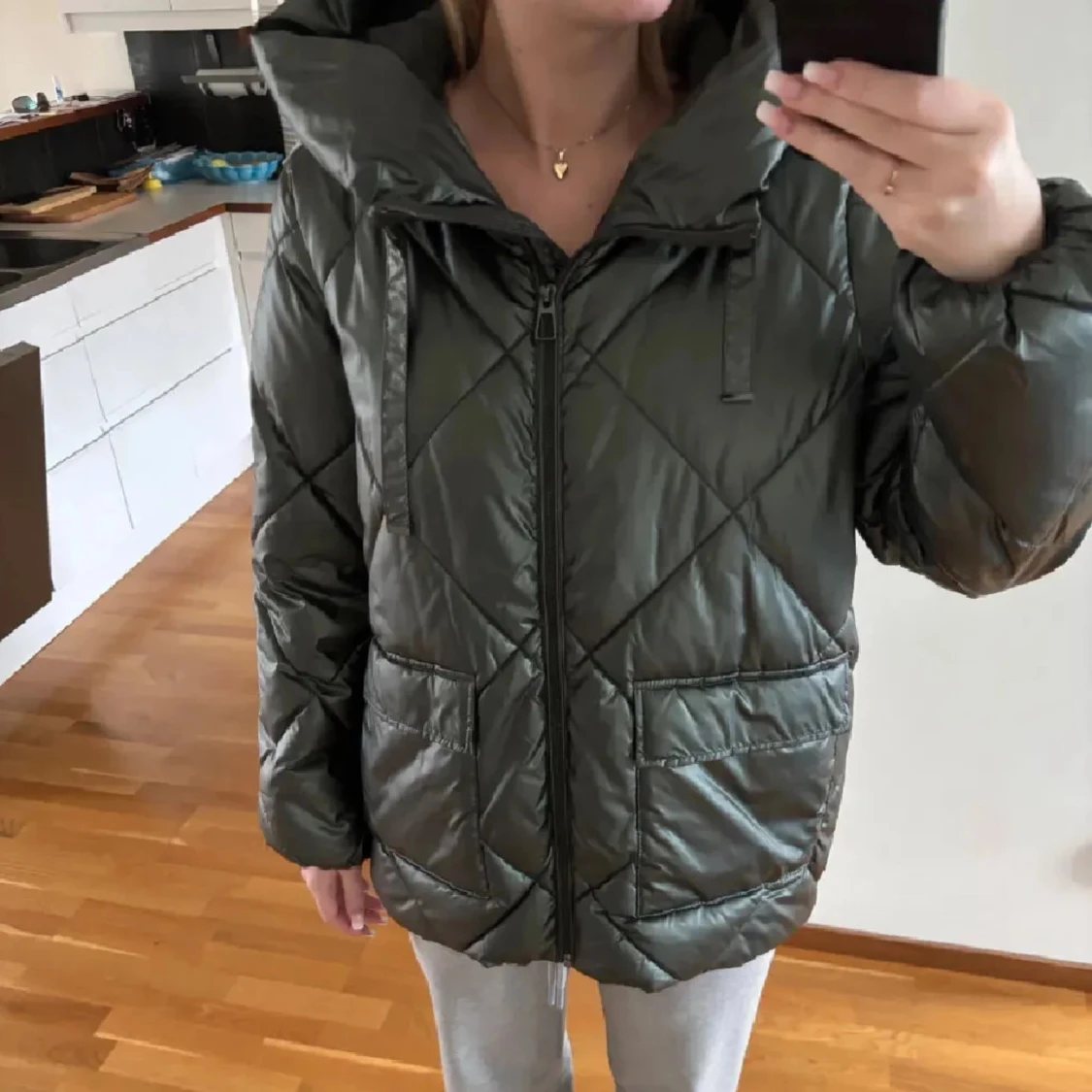 Grön quiltad pufferjacka