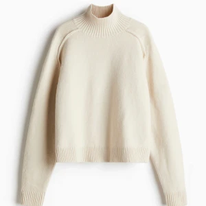 Stickad h&m tröja  - Slutsåld h&m tröja