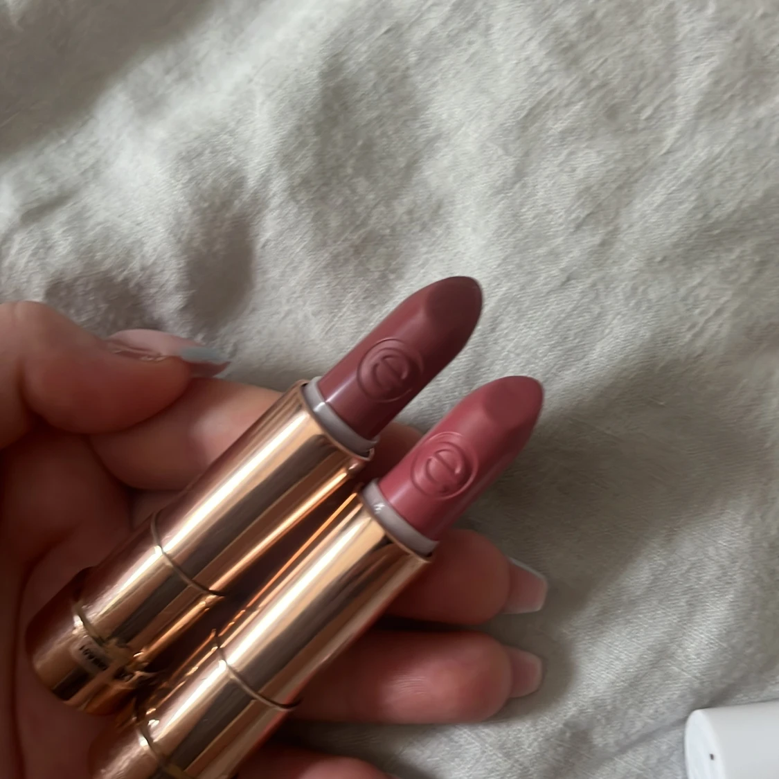 Semi Matte Läppstift i två nyanser - 2