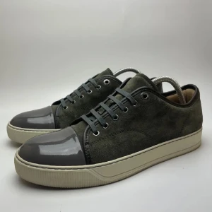 gråa lanvins storlek 41 - Hej säljer nu dessa sjukt feta lanvin skor. skorna är i super fint skick! Använd någon gång max! har ett begränsat antal boxar och dustbag. Hör av dig vid frågor eller liknande