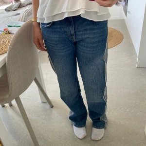 Coola Jeans - Jeans från pull & bear som är fett snygga!✨✨storlek 40 men skulle säga typ M