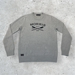 Morris Tröja - Morris Tröja | Skick 9/10 inga defekter | Färgen grå och storlek L | Nypris ca1500kr | Hör av er för mer information/bilder! 