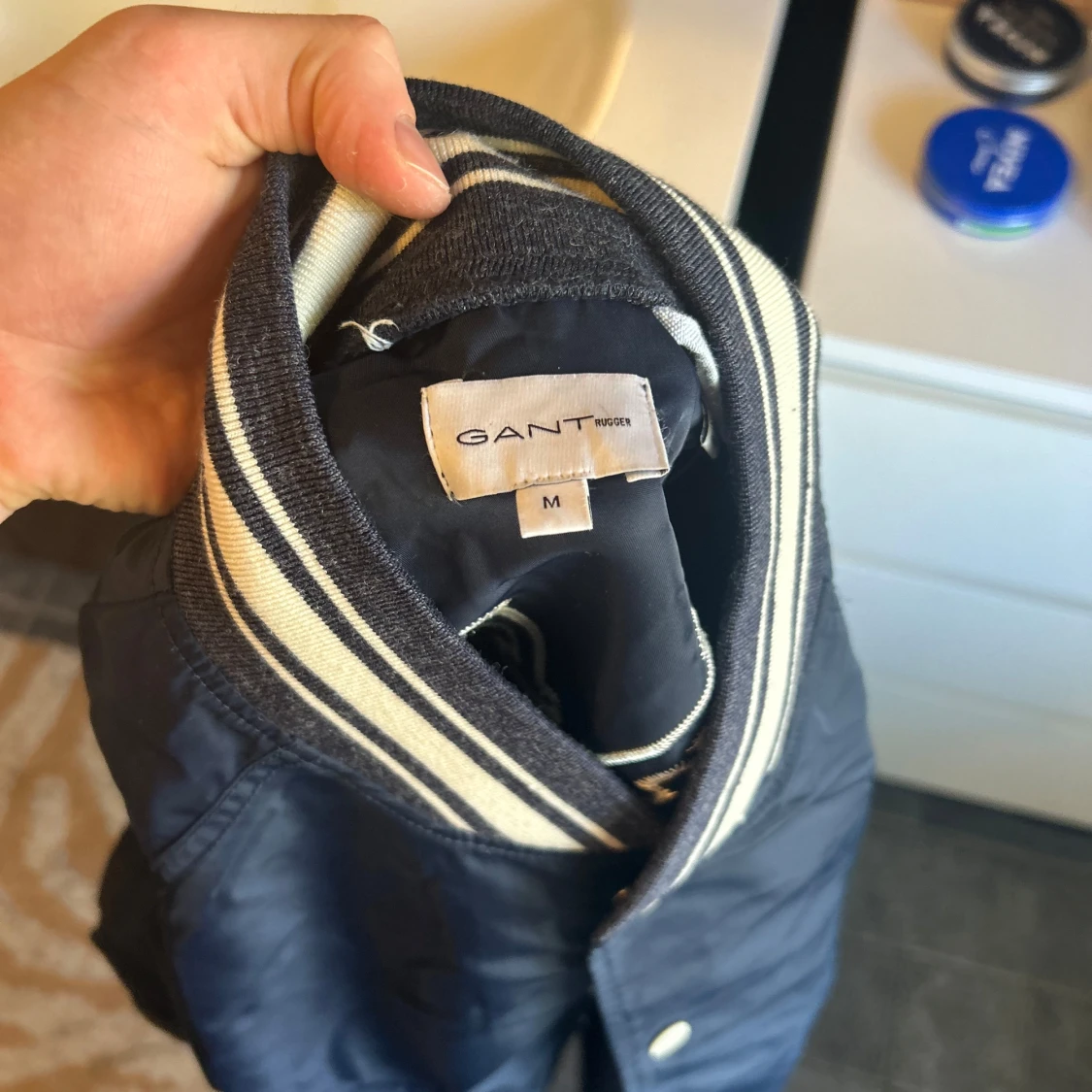 Marinblå bomberjacka från GANT - 2