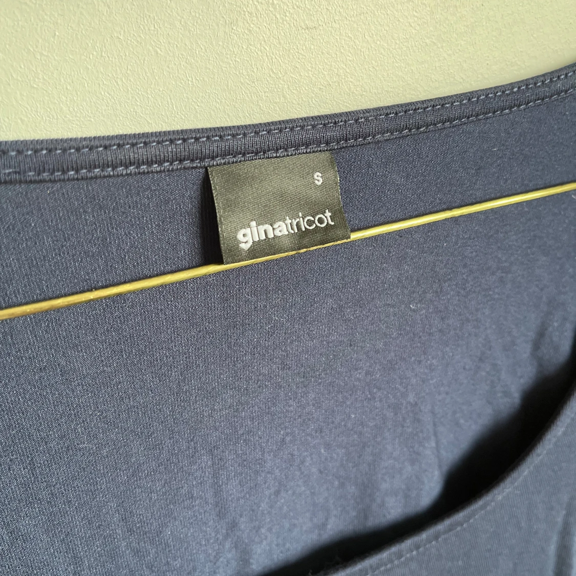 Mörkblå långärmad topp från Gina Tricot - 3