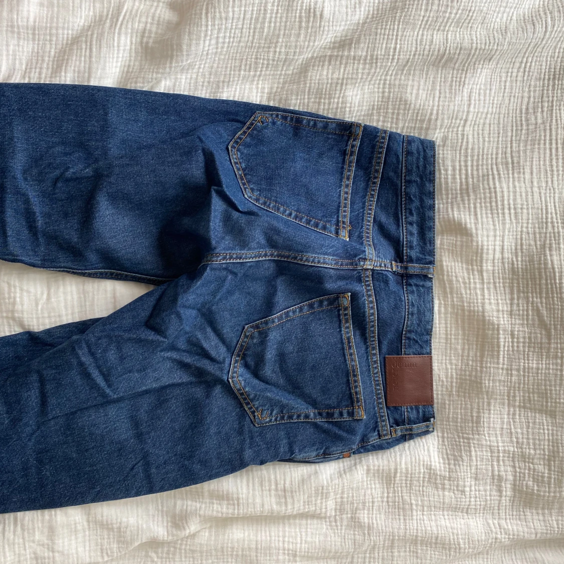 Blå jeans med låg midja och raka ben - 2