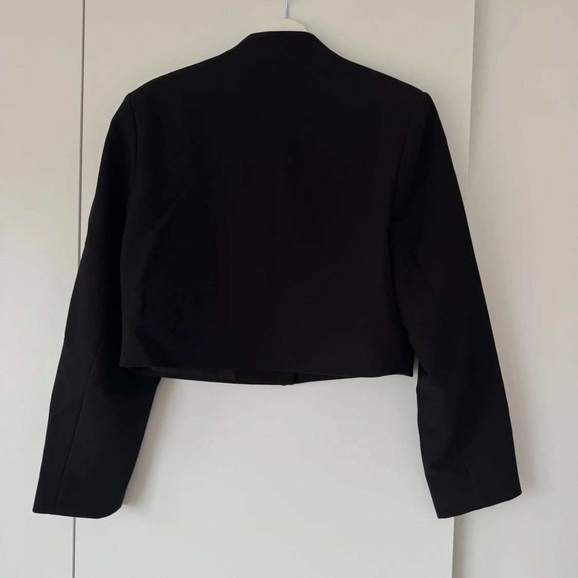 Svart croppad kavaj från NA-KD - 2