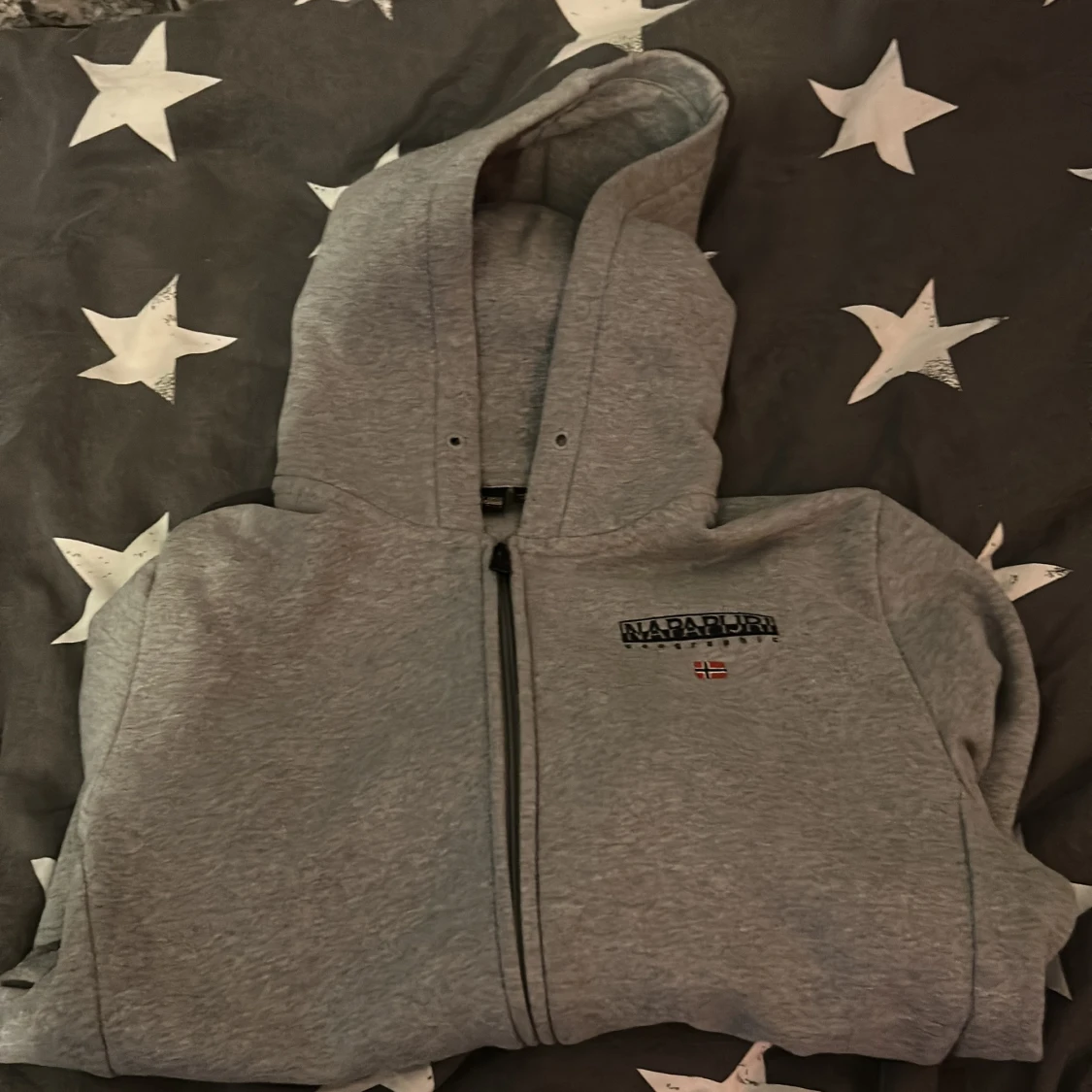 Grå hoodie med dragkedja från Napapijri - 3