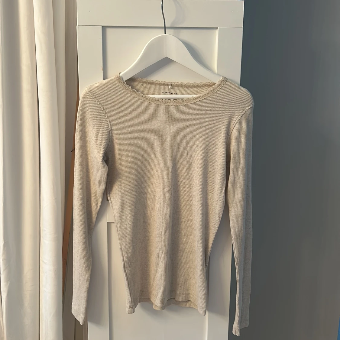 Beige ribbad långärmad tröja från Name It