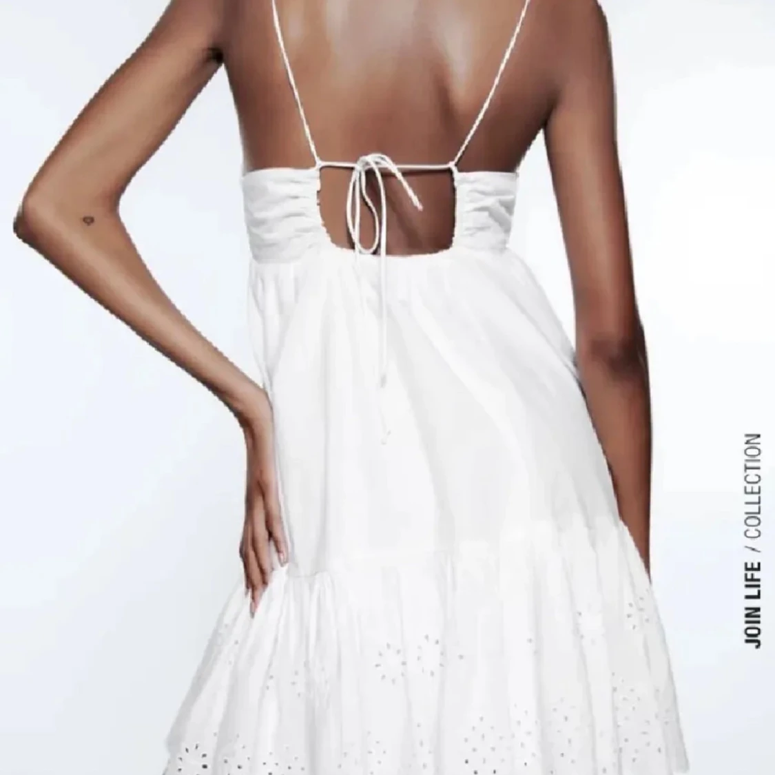 Vit sommarklänning med hålbroderi  - 1