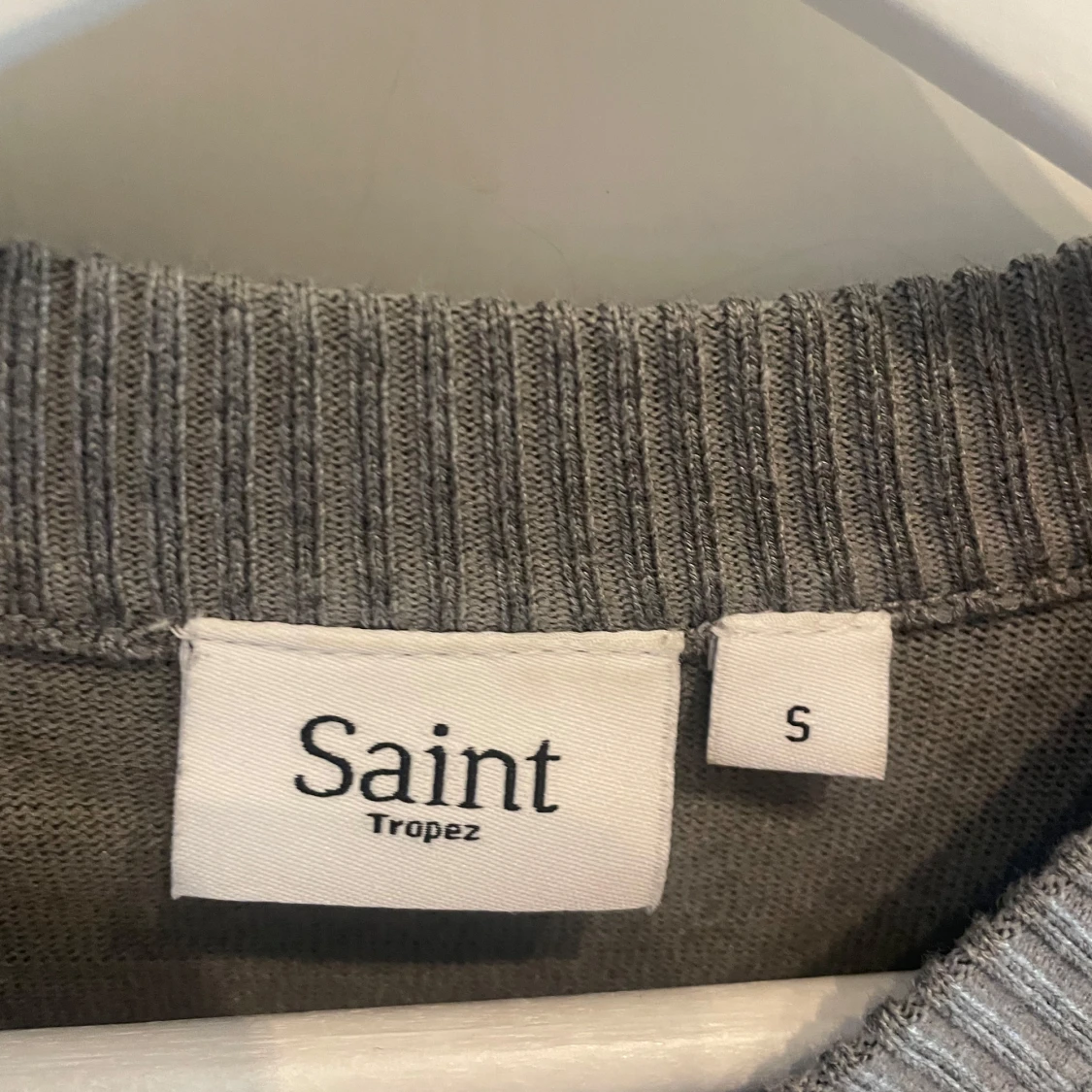 Grå stickad tröja från Saint Tropez - 1