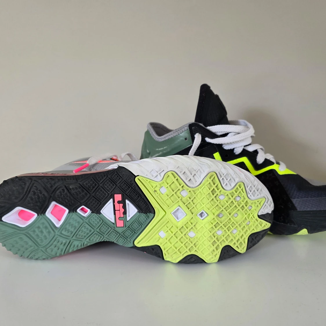 Nike LeBron 18 Low x Tune Squad - 3