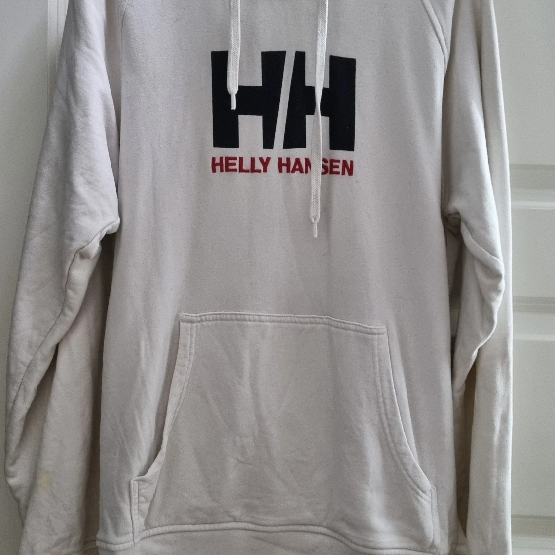 Vit hoodie från Helly Hansen