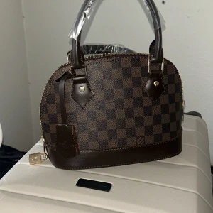 Brun Alma väska  - Helt ny 