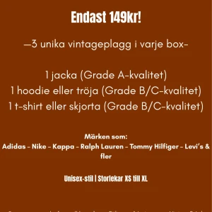 VINTAGE MYSTERY BOX- ENDAST 149 KR! -  3 unika vintageplagg i varje box: 	•	1 jacka (Grade A-kvalitet) 	•	1 hoodie eller tröja (Grade B/C-kvalitet) 	•	1 t-shirt eller skjorta (Grade B/C-kvalitet)  Märken som: Adidas – Nike – Kappa – Ralph Lauren – Tommy Hilfiger – Levi’s & fler  Unisex-stil | Storlekar XS till XL  Begränsat antal – först till kvarn! Skickas inom 24 timmar  Följ oss på Instagram: @VintageByLuka Perfekt för dig som älskar vintage, retro & streetwear!