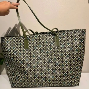 SÖKER!!!!! - Söker!!! 