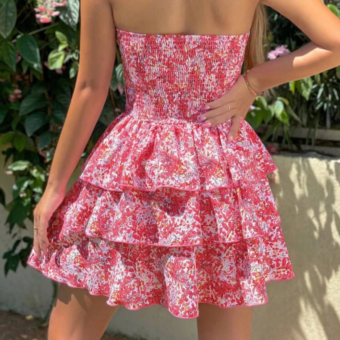 Blommig volangklänning - 1