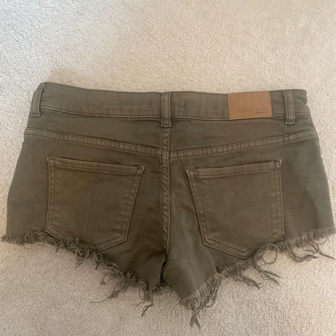 Olivgröna low waist jeansshorts  - 4