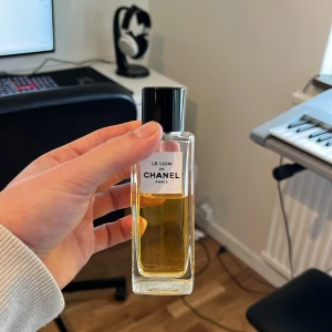 Le Lion Chanel  - Byten, eller säljer för 1500. För er som Inte luktat på denna påminner den om Dior homme intense, lite cola aktigt, skriv vid funderingar eller liknande!
