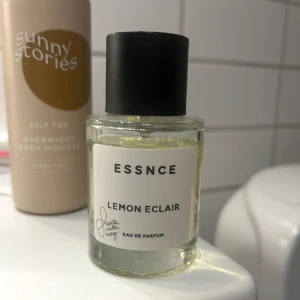 Essnce Lemon Eclair - 90% kvar av parfymen! Säljs inte längre. Använd gärna köp nu eller ge ett prisförslag så kommer vi överens om något 🩷