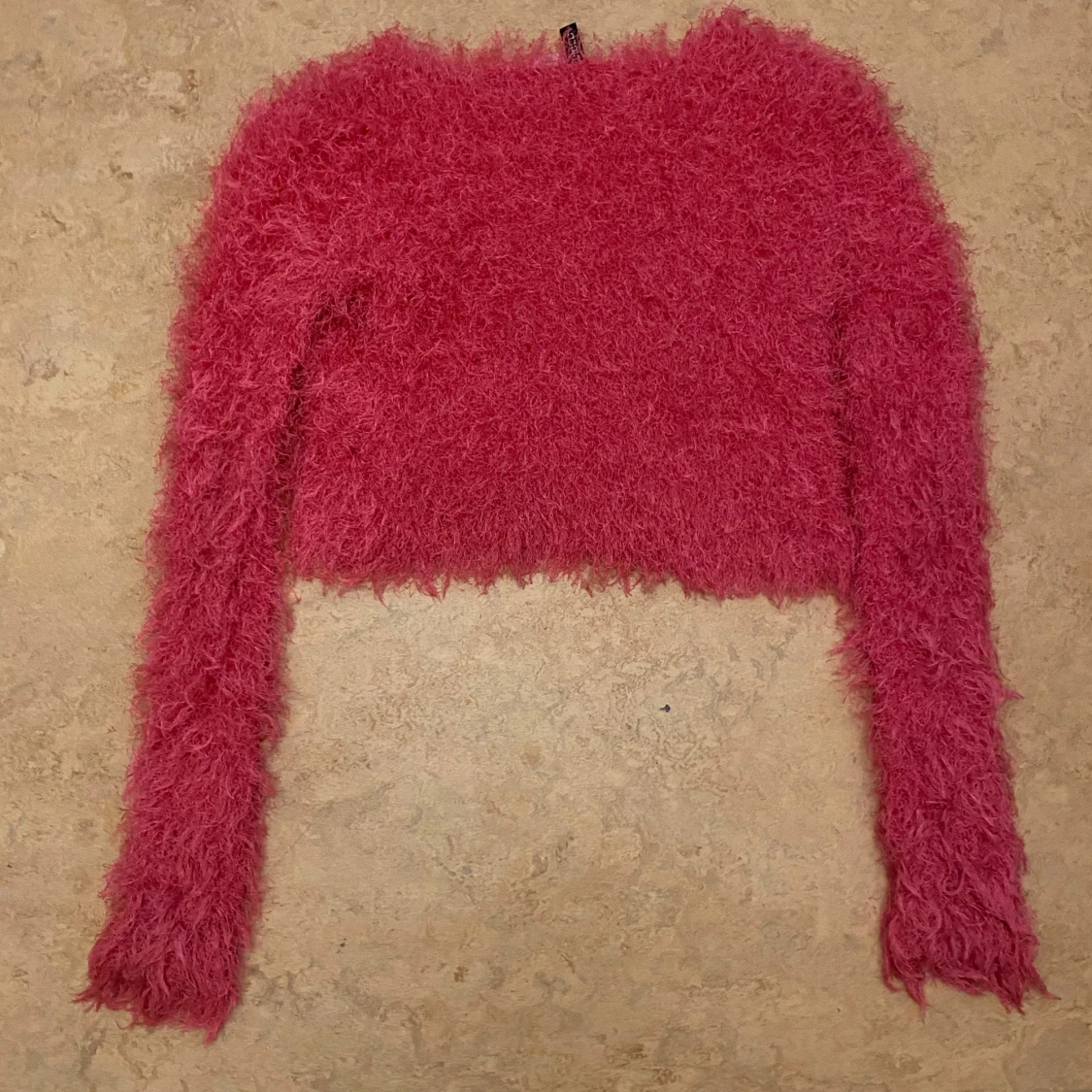 Rosa fluffig croppad tröja - 2