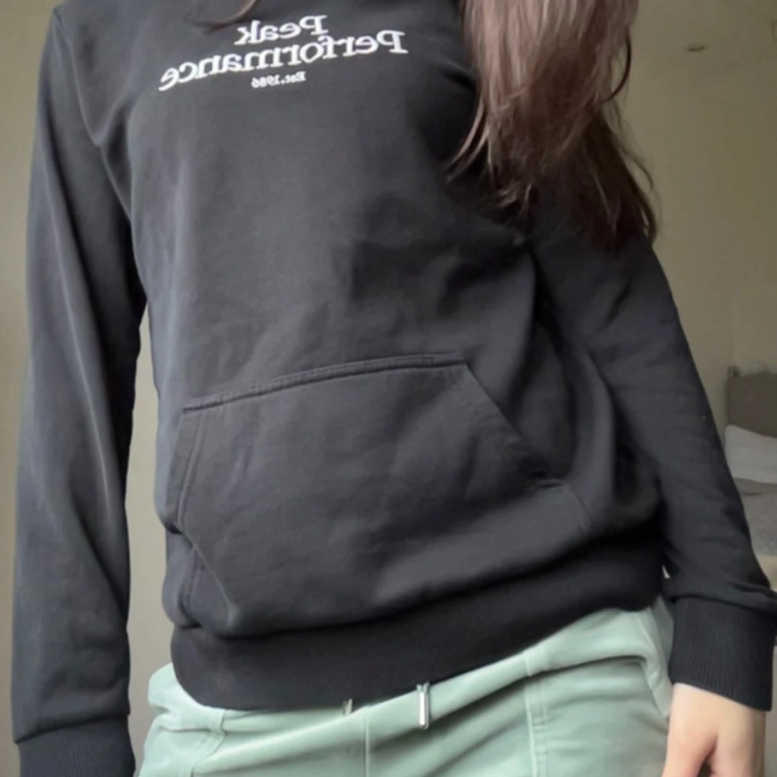 Svart hoodie från Peak Performance