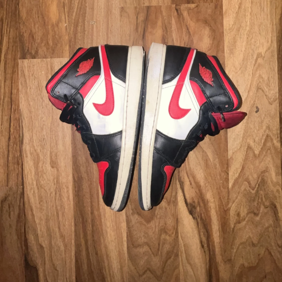 Nike air jordans, vit svart röd - 1