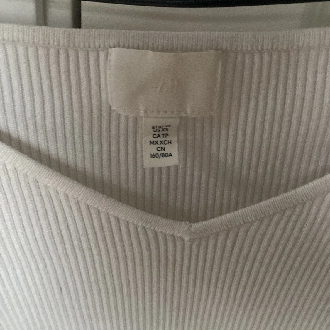 Vit ribbad långärmad topp från H&M - 2