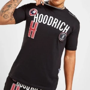 Hoodrich pacific set - Hoodrich set med byxor och t-skirt, bra skick! Skriv för fler bilder:)